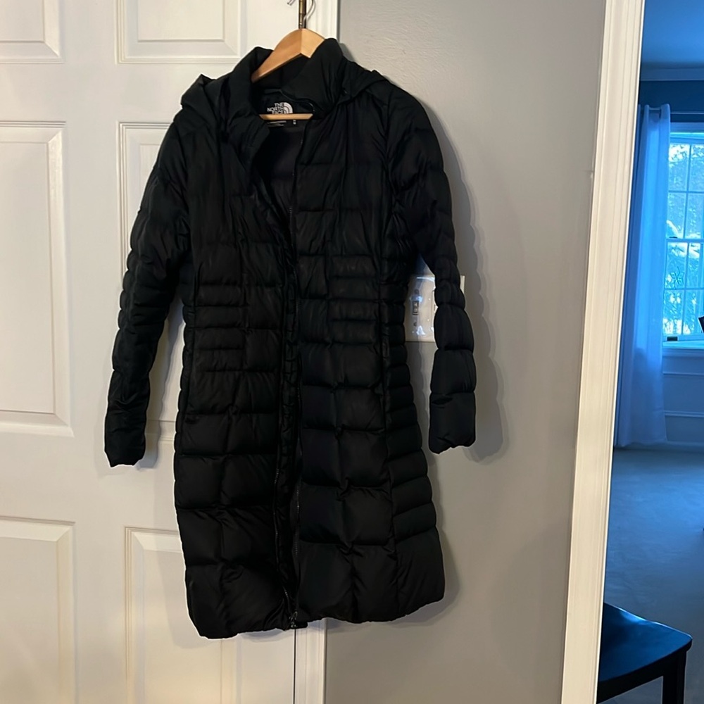 North base jacket, size medium, zipper has a little bit of trouble,